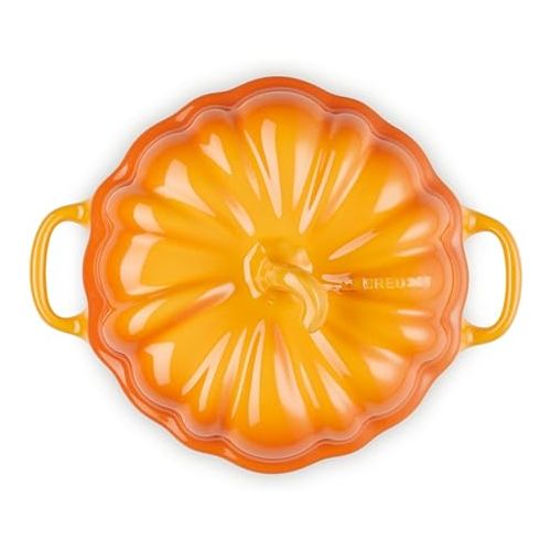 르크루제 Le Creuset Stoneware Figural Pumpkin Petite Cocotte, 12 oz., Persimmon