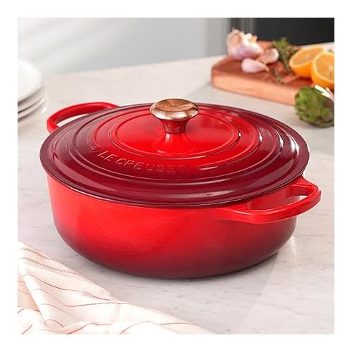 르크루제 Le Creuset Signature 6.75-quart Round Wide Oven with Copper Knob - Enameled Cast Iron (Cerise)