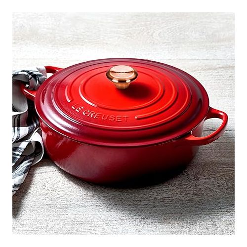 르크루제 Le Creuset Signature 6.75-quart Round Wide Oven with Copper Knob - Enameled Cast Iron (Cerise)