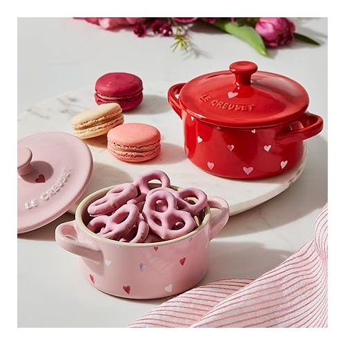 르크루제 Le Creuset L'Amour Collection Stoneware Mini Round Cocotte, 8oz., Cerise with Heart Applique