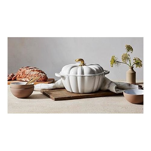 르크루제 Le Creuset Enameled Cast Iron Figural Pumpkin Cocotte, 4 qt., White w/Copper Knob