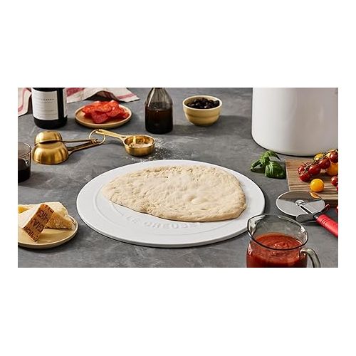 르크루제 Le Creuset Stoneware Round Pizza Stone, 15 in., Sea Salt