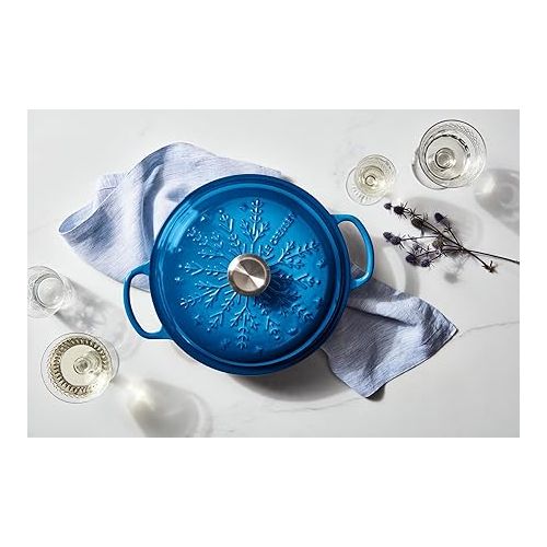 르크루제 Le Creuset Noel Collection Signature Enameled Cast Iron Snowflake Braiser, 2.25 qt., Marseille