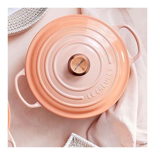 르크루제 Le Creuset Signature 6.75-quart Round Wide Oven with Copper Knob - Enameled Cast Iron (Peche)