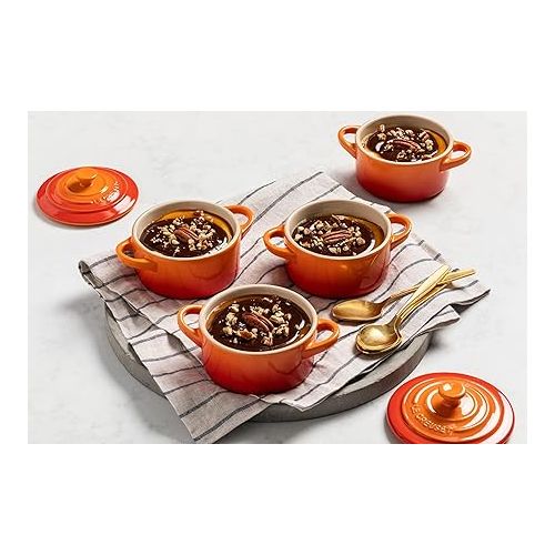 르크루제 Le Creuset Stoneware Set of 4 Mini Cocottes with Cookbook, 8 oz. each, Flame