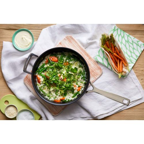 르크루제 Le Creuset 3-ply Antihaft-Sautepfanne mit Deckel, Ø 24 cm, Rostfreier Edelstahl, PFOA-frei, Fuer alle Herdarten inkl. Induktion geeignet, Silber