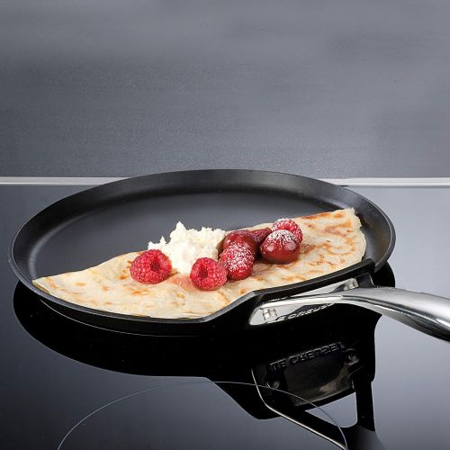 르크루제 Le Creuset Aluminium-Antihaft Crepes-Pfanne, Ø 28 cm, PFOA-frei, Fuer alle Herdarten inkl. Induktion geeignet, Anthrazit/Silber