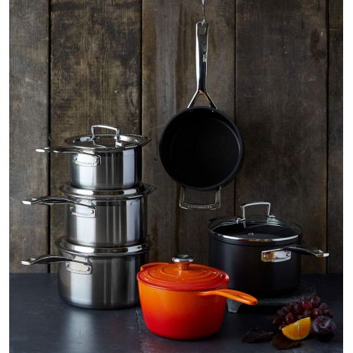 르크루제 Le Creuset Signature Gusseisen-Profitopf mit hitzebestandigem Griff, Rund, Ø 18 cm, 1,8 l, Fuer alle Herdarten inkl. Induktion geeignet, Ofenrot