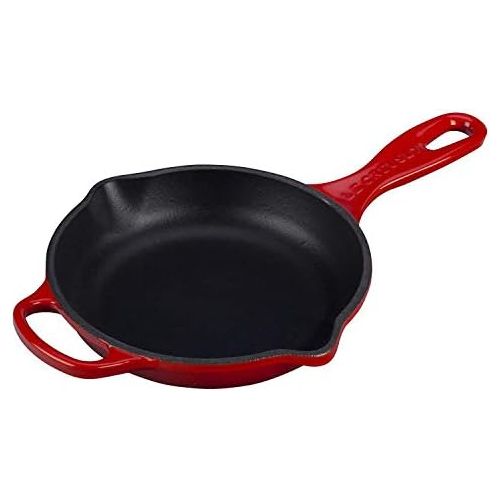 르크루제 [아마존베스트]Le Creuset Signature Iron Handle Skillet, 6-1/3-Inch, Cerise (Cherry Red)