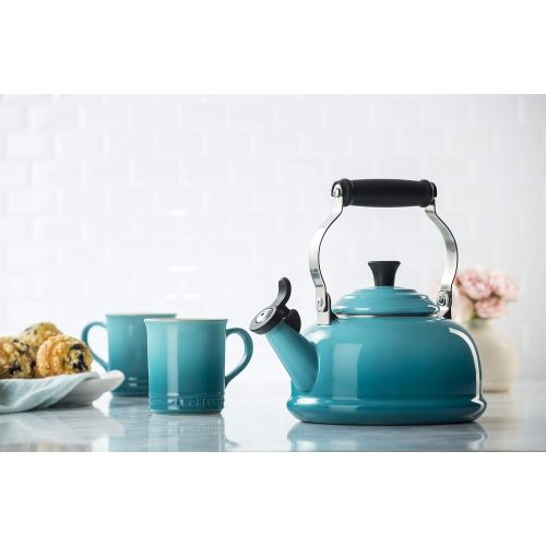 르크루제 Le Creuset Q3101-17 Whistling 1-4/5-Quart Teakettle, Caribbean, 1 EA