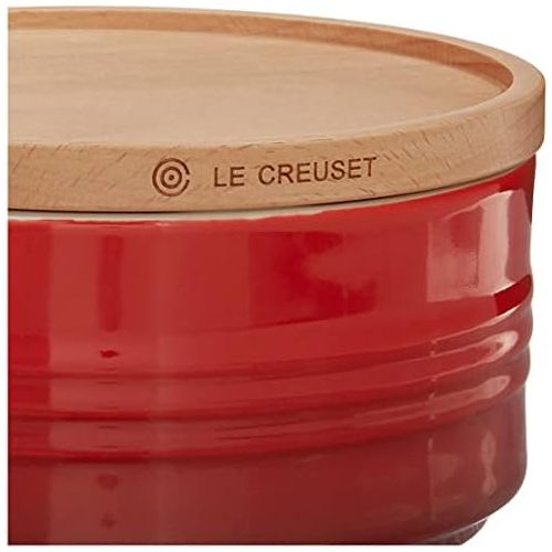 르크루제 Le Creuset Stoneware Canister with Wood Lid, 23 oz. (5.5 diameter), Cerise