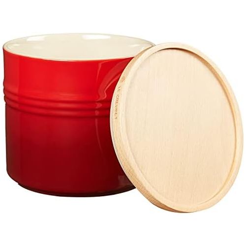 르크루제 Le Creuset Stoneware Canister with Wood Lid, 1.5 qt. (5.5 diameter), Cerise