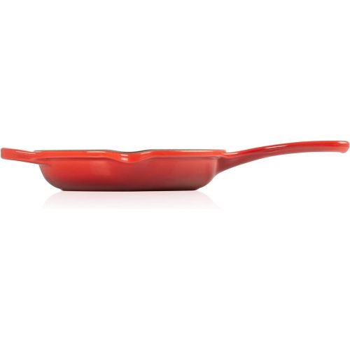 르크루제 Le Creuset Enameled Cast Iron Signature Iron Handle Skillet, 6.33 (1/2 qt.), Cerise