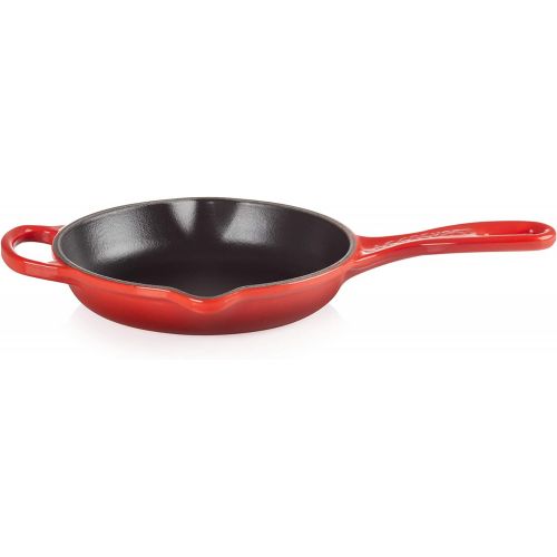 르크루제 Le Creuset Enameled Cast Iron Signature Iron Handle Skillet, 6.33 (1/2 qt.), Cerise