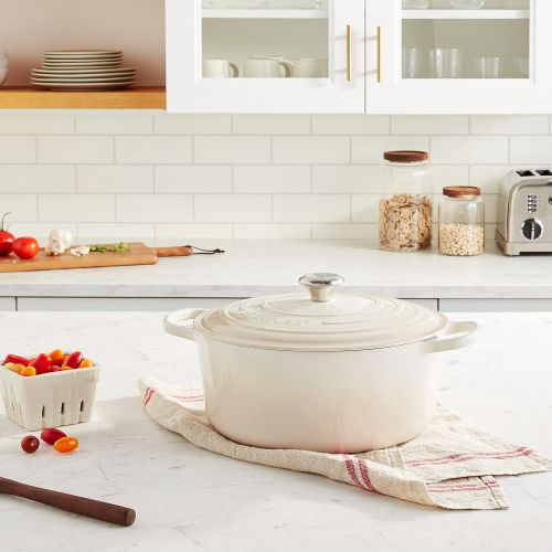 르크루제 Le Creuset Enameled Cast Iron Signature Round Dutch Oven, 9 qt., Meringue