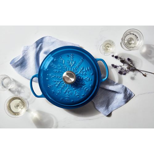 르크루제 Le Creuset Noel Collection: Signature Cast Iron Braiser Embossed Snowflake w/Stainless Steel Knob, 2.25 qt, Marseille