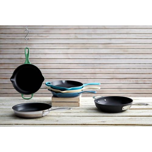 르크루제 Le Creuset Enameled Cast Iron Signature Iron Handle Skillet, 10.25 (1-3/4 qt.), Caribbean