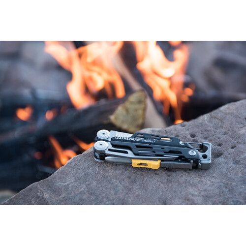 레더맨 Leatherman Signal Multi-Tool with Black Nylon Sheath?(Coyote Tan, Clamshell Packaging)