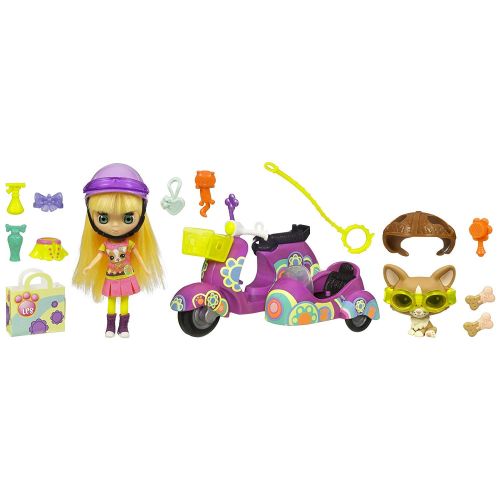 해즈브로 Hasbro Littlest Pet Shop Blythe Scooter Set - Includes Doll Figure, Corgi Pet, Scooter & Accessories