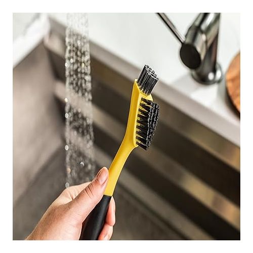 롯지 Lodge Corner Groove Cleaning Brush with Two Nylon Brush Heads, Fits Narrow Spaces, to Clean Cast Iron or Ridged Cookware