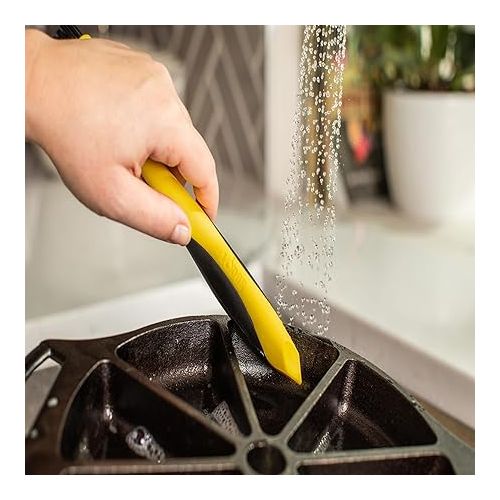 롯지 Lodge Corner Groove Cleaning Brush with Two Nylon Brush Heads, Fits Narrow Spaces, to Clean Cast Iron or Ridged Cookware