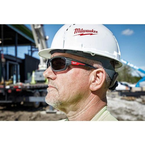  MILWAUKEES Milwaukee Tinted Performance Safety Glasses