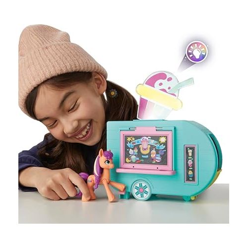 마이 리틀 포니 My Little Pony Playset Sunny Starscout Smoothie Truck Set, Hoof to Heart Pony Doll, Toys for Girls and Boys 5 Years Old+