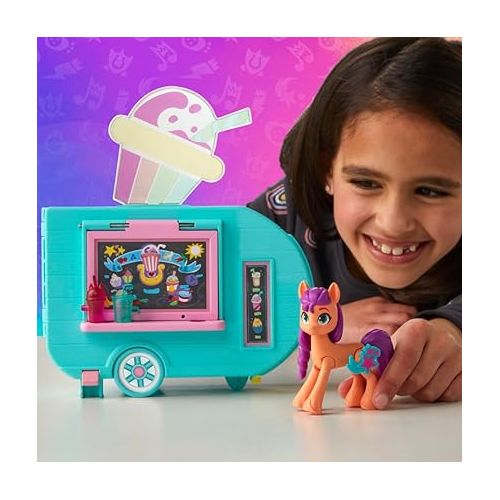 마이 리틀 포니 My Little Pony Playset Sunny Starscout Smoothie Truck Set, Hoof to Heart Pony Doll, Toys for Girls and Boys 5 Years Old+