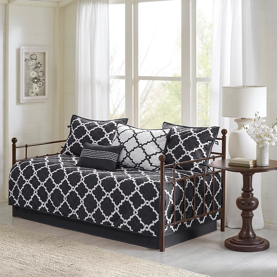  Madison Park Essentials Merritt Reversible Daybed Set