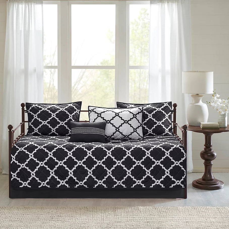  Madison Park Essentials Merritt Reversible Daybed Set