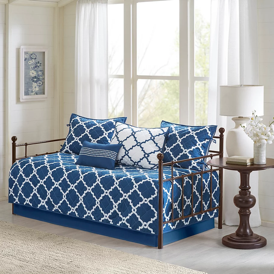  Madison Park Essentials Merritt Reversible Daybed Set