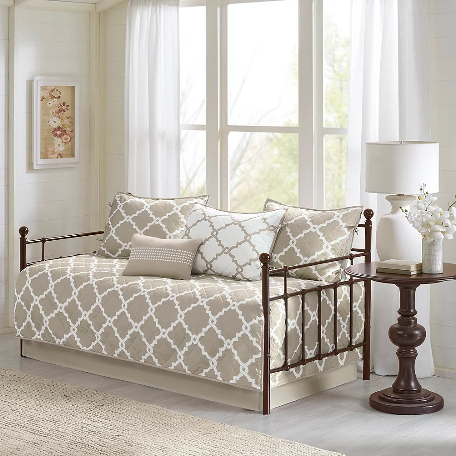  Madison Park Essentials Merritt Reversible Daybed Set