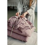 MagicLinen Linen sheet set in Woodrose (Dusty Pink). Fitted sheet, flat sheet, 2 pillow cases. Linen bedding, King/Queen size.