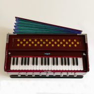 [아마존베스트]Harmonium Musical Instrument, Maharaja Musicals, 9 Stops, 3 1/2 Octave, Double Reed, Coupler, Dark Mahogany, Standard, Book, Padded Bag, A440 Tuned, Indian Sangeeta Harmonium (PDI-