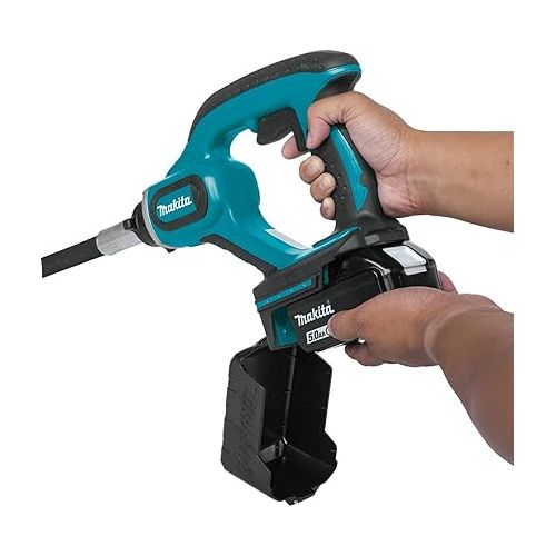  Makita XRV01T 18V LXT® Lithium-Ion Cordless 4' Concrete Vibrator Kit (5.0Ah)