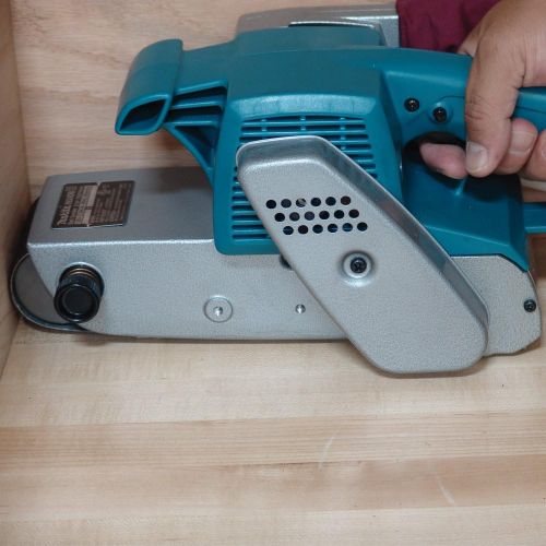  MAKITA 3X24 BELT SANDER DUSTLESS, Model:9924DB , Blue