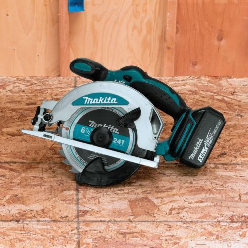  Makita XSS01T 5.0 Ah 18V LXT Lithium-Ion Cordless 6-12 Circular Saw Kit