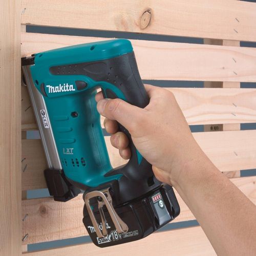  Makita XTS01Z 18V LXT Crown Stapler