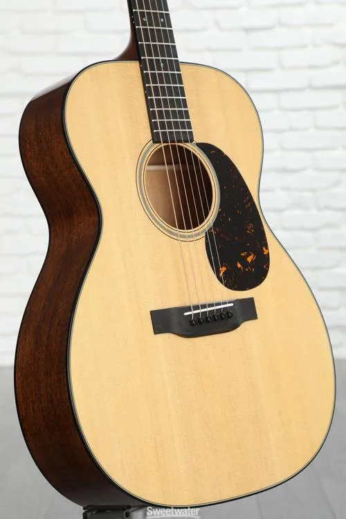 Martin 000-18 Acoustic Guitar - Natural