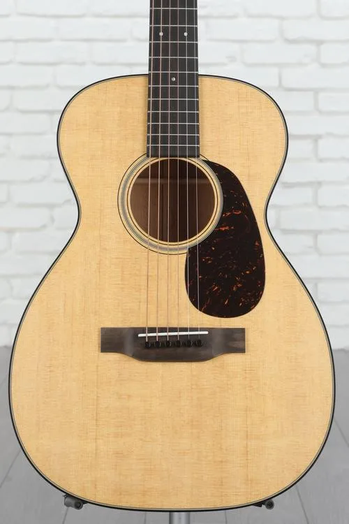  Martin 0-18 Acoustic Guitar - Natural