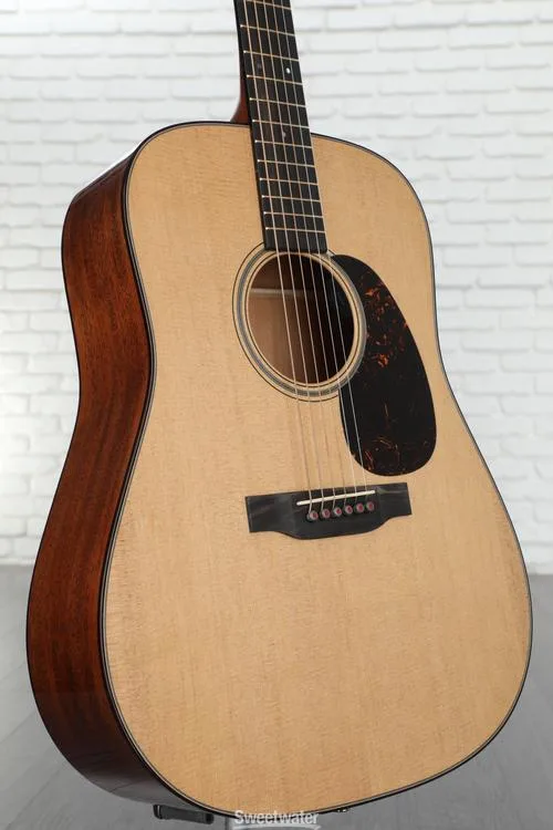 Martin D-18E Modern Deluxe Acoustic-electric Guitar - Natural