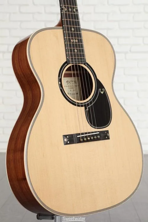 Martin OM 20th-century Limited Acoustic Guitar - Natural