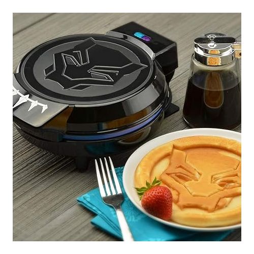 마블시리즈 Marvel Black Panther Waffle Maker