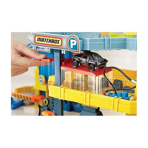  Matchbox Cars Playset, 4-Level Toy Garage & Tow Truck in 1:64 Scale, Kid-Powered Elevator, Car Repair Station & Spiral Ramp