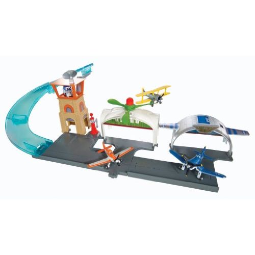 마텔 Mattel Disney Planes Propwash Junction Airport Playset