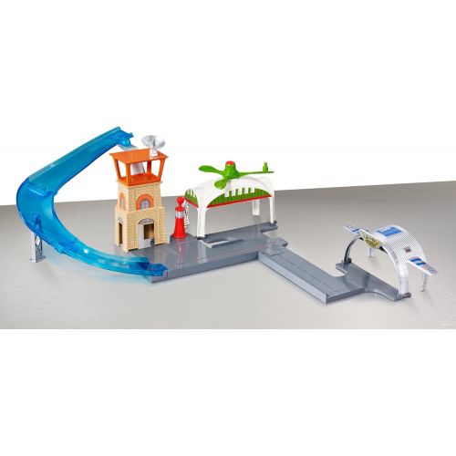 마텔 Mattel Disney Planes Propwash Junction Airport Playset