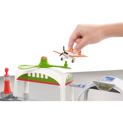 마텔 Mattel Disney Planes Propwash Junction Airport Playset