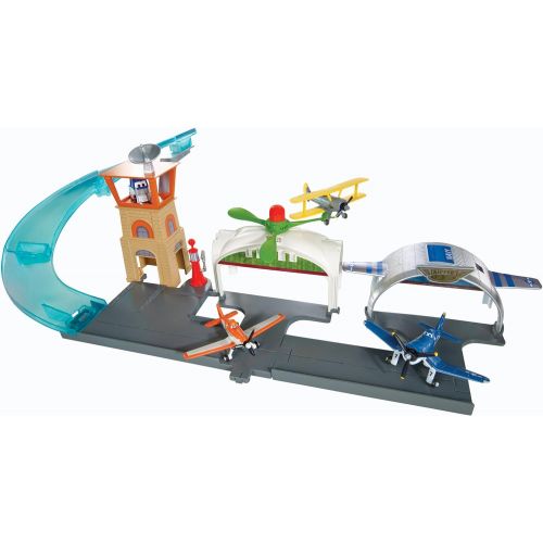 마텔 Mattel Disney Planes Propwash Junction Airport Playset
