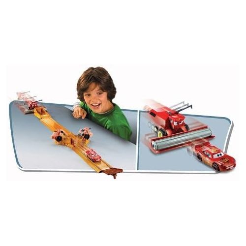 마텔 Mattel Disney  Pixar CARS Movie Exclusive Playset Tractor Tippin Track Set Includes Plastic Frank Lightning McQueen