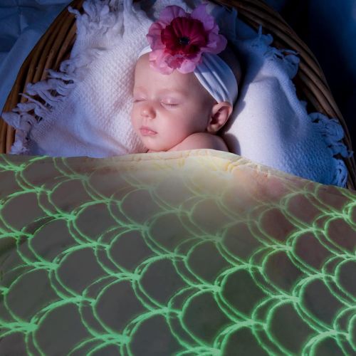  [아마존베스트]MeMoreCool Mermaid Scales Glow in The Dark Throw Blanket - Cozy Plush Blanket for Baby Kids Girls Women, Glowing Colorful Blankets for Mermaid Fans, Birthday Gift, 50x60 Inches, Machine Washa